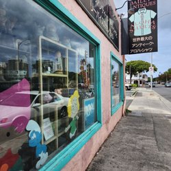 Bailey's Antiques and Aloha Shirts