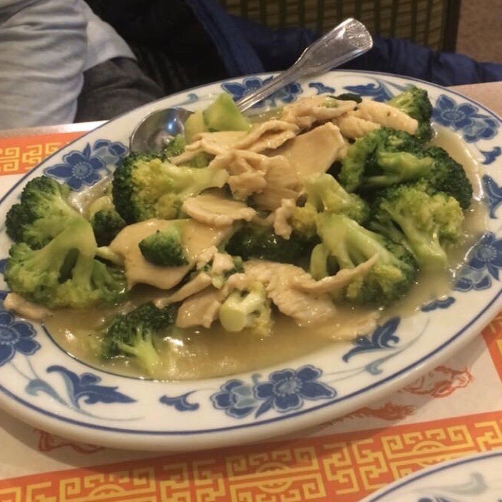 Great Wall - a plate of chicken and broccoli - Szechuan Near Me - Saint Peter, Minnesota