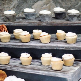 Mo's Sweet Minis - Tres Leches Dozen Mini Cupcakes Blue Velvet Dozen Full Size Cupcake - Bakeries Near Me - Richmond, Virginia
