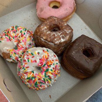 Happy Donuts - Donuts Near Me - Burlingame, California