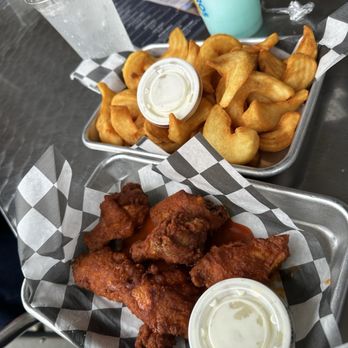 Lake Houston Brewery - Buffalo Wings and Sidewinders Fries - Breweries Near Me - Huffman, Texas Lake Houston Brewery - Buffalo Wings and Sidewinders Fries - Breweries Near Me - Huffman, Texas