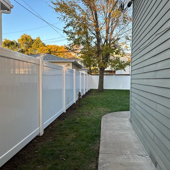 Flores Fence - Fences & Gates Near Me - Chicago, Illinois Flores Fence - Fences & Gates Near Me - Chicago, Illinois