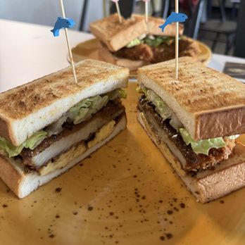 Pot On Fire - Fish sandwich with black pepper sauce - Hot Pot Near Me - Eastvale, California Pot On Fire - Fish sandwich with black pepper sauce - Hot Pot Near Me - Eastvale, California