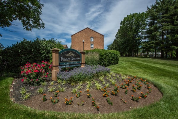 Tuscany Gardens by null