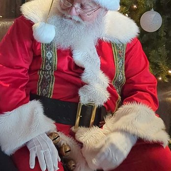 Pinstripes - Brunch with an excellent Santa - New American Near Me - Norwalk, Connecticut