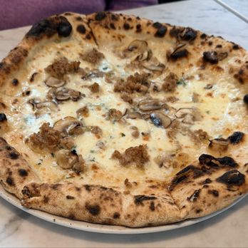 Settecento - Funghi & Salsiccia - Italian Near Me - Los Angeles, California Settecento - Funghi & Salsiccia - Italian Near Me - Los Angeles, California