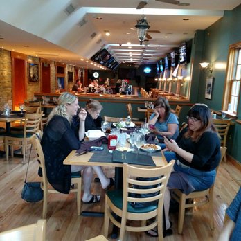 Johnny Apples Restaurant & Bar - Bar/Dining Area - American Near Me - Holland, Pennsylvania