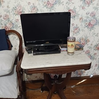 Inn & Spa At Intercourse Village - "My first Sony", TV and DVD player, tiny room,water-rott pealing wallpaper - Bed & Breakfast Near Me - Intercourse, Pennsylvania Inn & Spa At Intercourse Village - "My first Sony", TV and DVD player, tiny room,water-rott pealing wallpaper - Bed & Breakfast Near Me - Intercourse, Pennsylvania