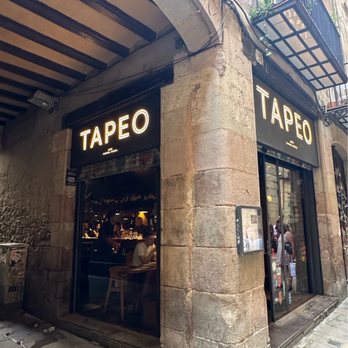 Tapeo - Outside in gothic quarter - Tapas Bars Near Me - Barcelona, B Tapeo - Outside in gothic quarter - Tapas Bars Near Me - Barcelona, B