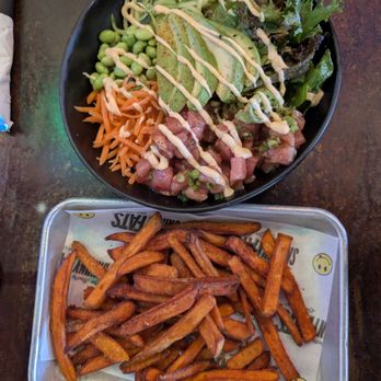 SkinnyFATS - Hokey Poke Bowl & Sweet Potato Fries - New American Near Me - Las Vegas, Nevada