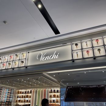 Venchi - Exterior of Venchi in the Westfield Shopping Center in Santa Clara. - Gelato Near Me - Santa Clara, California