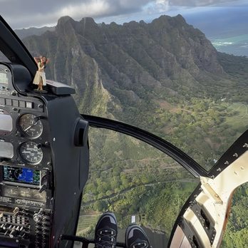 Magnum Helicopters - Front row view - Aerial Tours Near Me - Honolulu, Hawaii Magnum Helicopters - Front row view - Aerial Tours Near Me - Honolulu, Hawaii