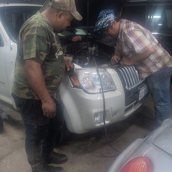 El Vecino Auto Repairs - Oil Change Stations Near Me - Milwaukee, Wisconsin