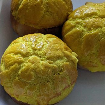 Happy Together - Very dry and hard pineapple buns - Dim Sum Near Me - El Monte, California Happy Together - Very dry and hard pineapple buns - Dim Sum Near Me - El Monte, California