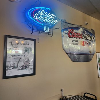 Vincenzo's Pizza - Interior decor - Pizza Near Me - Saugus, California Vincenzo's Pizza - Interior decor - Pizza Near Me - Saugus, California