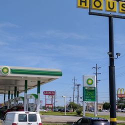 Mapco Mart - Nashville - $2.06/gallon....eat your heartout California!!