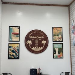 Aloha Cookin' - Cute interior with one table