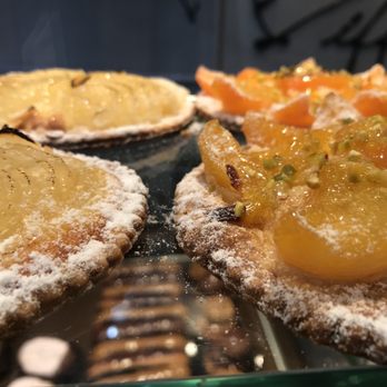 Les Gourmandises d'Eiffel - Apricot and apple pastries - Bakeries Near Me - Paris, 75 Les Gourmandises d'Eiffel - Apricot and apple pastries - Bakeries Near Me - Paris, 75