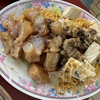 Kam Po Kitchen - Beef tendon with Lo mein - Barbeque Near Me - San Francisco, California Kam Po Kitchen - Beef tendon with Lo mein - Barbeque Near Me - San Francisco, California