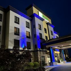 Holiday Inn Express & Suites Perry-National Fairground Area