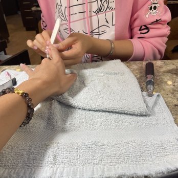 Luxurious Nail Lounge - Nail Salons Near Me - Huntington Beach, California