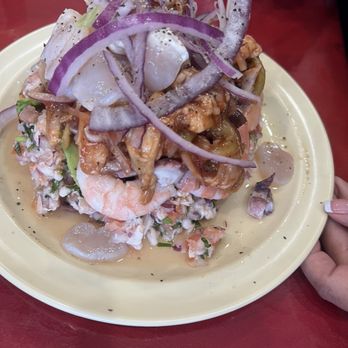 Mariscos 4 Vientos - La perrona - Seafood Near Me - Los Angeles, California