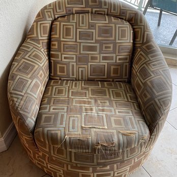 Crystal Palms Beach Resort - Dirty worn out chair in living room - Hotels Near Me - Treasure Island, Florida Crystal Palms Beach Resort - Dirty worn out chair in living room - Hotels Near Me - Treasure Island, Florida
