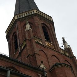 St. Helena - Kirchturm mit Turmuhr