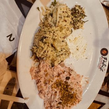 Fadi's Meyerland Mediterranean Grill - Puré de papa y ensalada de zanahoria - Mediterranean Near Me - Houston, Texas
