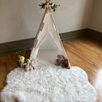 Oh Happy Day Event - Photo tent and where baby will crawl to the objects - Party & Event Planning Near Me - Glenview, Illinois