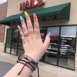 Luxor Nails - Colorful nail set with slender almond shape