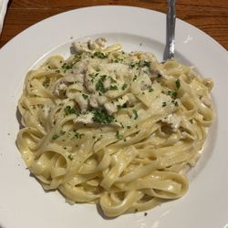 Arianna's Italian Grill Lakeside - Fettuccine Alfredo with chicken