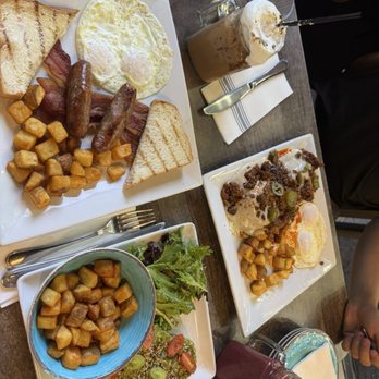 AmeriBrunch Cafe - All American Breakfast, Avocado Toast, and Chorizo Biscuit's & Gravy! - Breakfast & Brunch Near Me - Las Vegas, Nevada