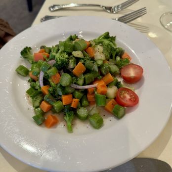 Lu Nello - Disappointing vegetable salad - Italian Near Me - Cedar Grove, New Jersey