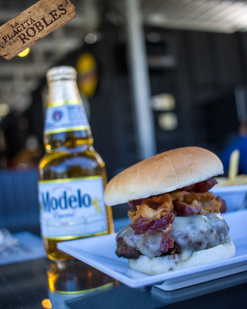 La Placita de los Robles