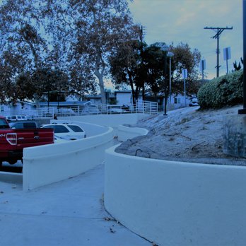 Montrose-Crescenta Branch Library - Nice walkway to the library - Libraries Near Me - Montrose, California Montrose-Crescenta Branch Library - Nice walkway to the library - Libraries Near Me - Montrose, California