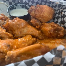 chicken wings in a basket with dipping sauce chicken wings in a basket with dipping sauce