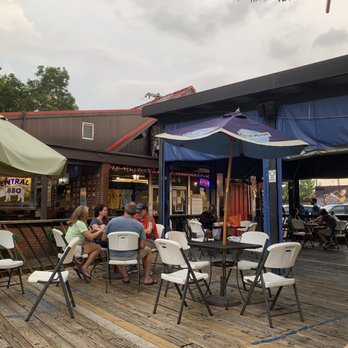 Central BBQ - Porch Seating - Barbeque Near Me - Memphis, Tennessee