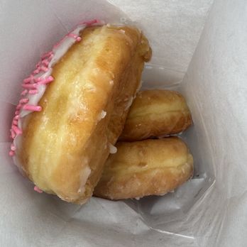 Angelfood Donuts-N-Such - Glazed donuts at the bottom. Yummmmmy! - Donuts Near Me - Fountain Valley, California Angelfood Donuts-N-Such - Glazed donuts at the bottom. Yummmmmy! - Donuts Near Me - Fountain Valley, California