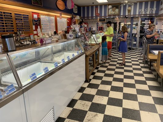 dans ice cream shoppe