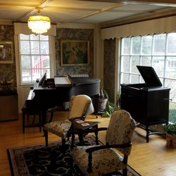 Harbour House Inn Bed & Breakfast - Sitting Room