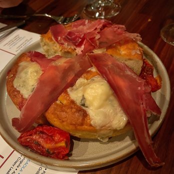 Vallozzi's Pittsburgh - Focaccia appetizer - Italian Near Me - Pittsburgh, Pennsylvania