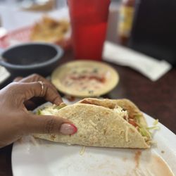 El Rio Grande - Shredded chicken taco