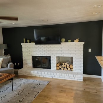 Meyer Skidmore & Co - a fireplace in a living room - Flooring Near Me - Longmont, Colorado Meyer Skidmore & Co - a fireplace in a living room - Flooring Near Me - Longmont, Colorado