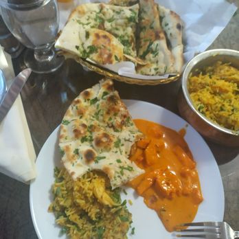 New India Palace - Garlic naan and Aloo paratha - Indian Near Me - Canoga Park, California New India Palace - Garlic naan and Aloo paratha - Indian Near Me - Canoga Park, California