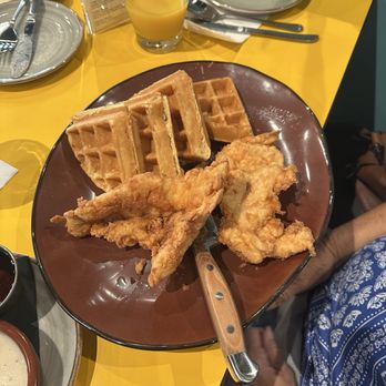 Hatch Early Mood Food - Chicken and waffles !! Yummy!! - Breakfast & Brunch Near Me - Lawton, Oklahoma Hatch Early Mood Food - Chicken and waffles !! Yummy!! - Breakfast & Brunch Near Me - Lawton, Oklahoma