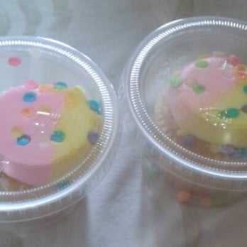 Dallas BBQ - Mini dessert cupcakes which were complimentary - Barbeque Near Me - Bronx, New York