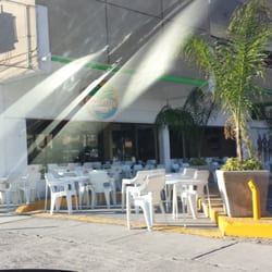 Chavitas Tacos & Litros - Mesas exteriores