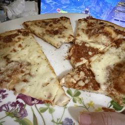 Giovannas - A supposedly freshly made cheese pizza