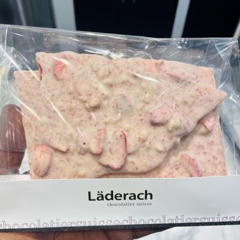 Läderach chocolatier suisse - Strawberry FrischSchoggi - Chocolatiers & Shops Near Me - Arlington, Virginia